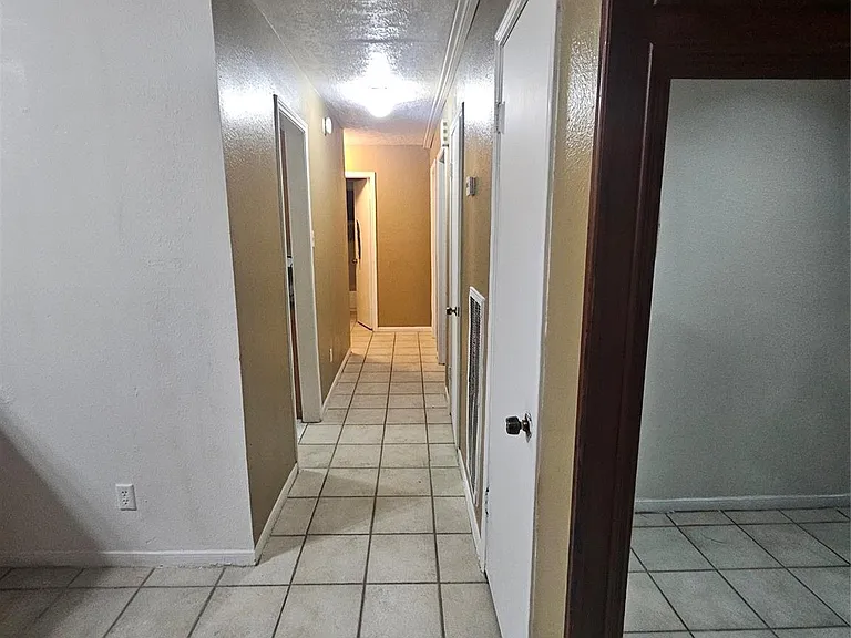 4011 Alshire Dr — Photo 11
