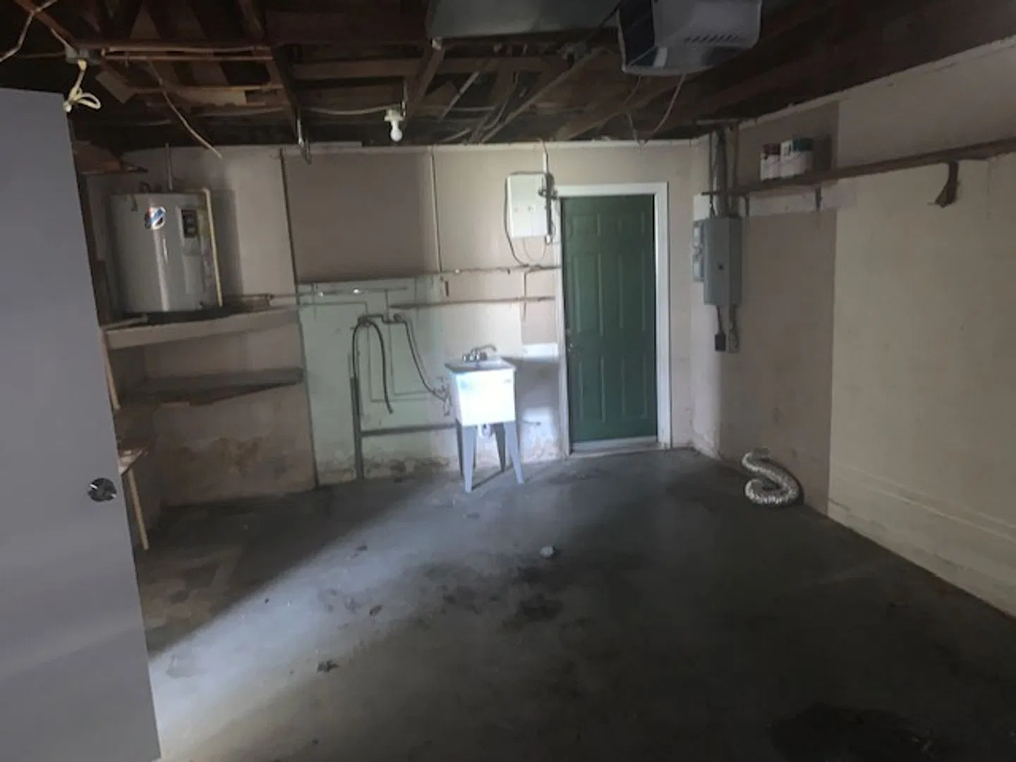 Charming 2-Bedroom Home with Spacious Yard & Private Garage in Holiday, FL! — Photo 3