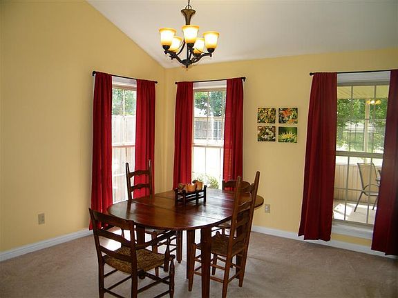 5th image of 530 Martin Dr