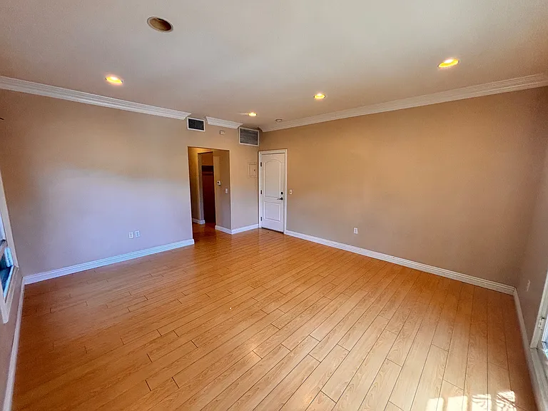 221 N Avenue 52 #9 — Photo 2