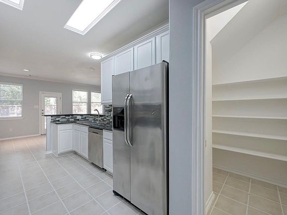 2nd image of 3 Peachridge Pl