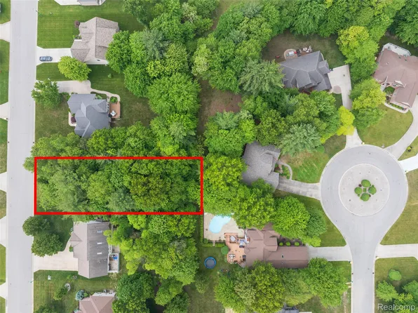 3408 N Burwick Dr, Port Huron, MI 48060