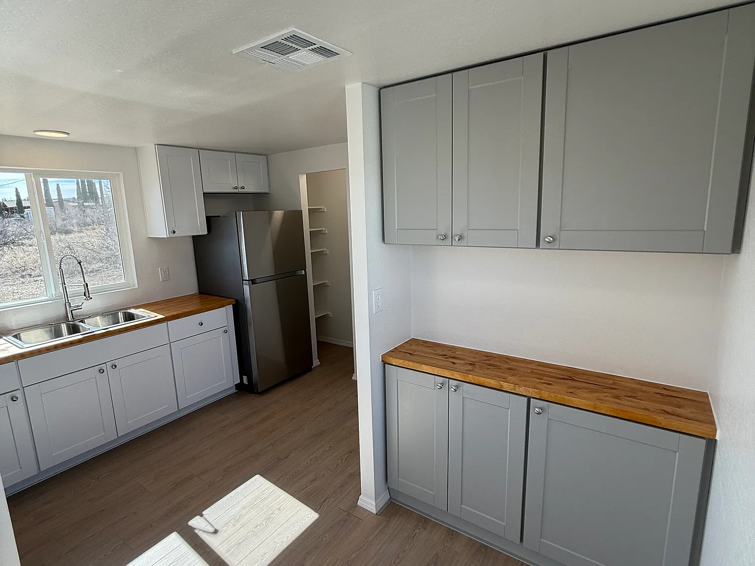 2 bed, 854 sqft, $1,600 — Photo 3