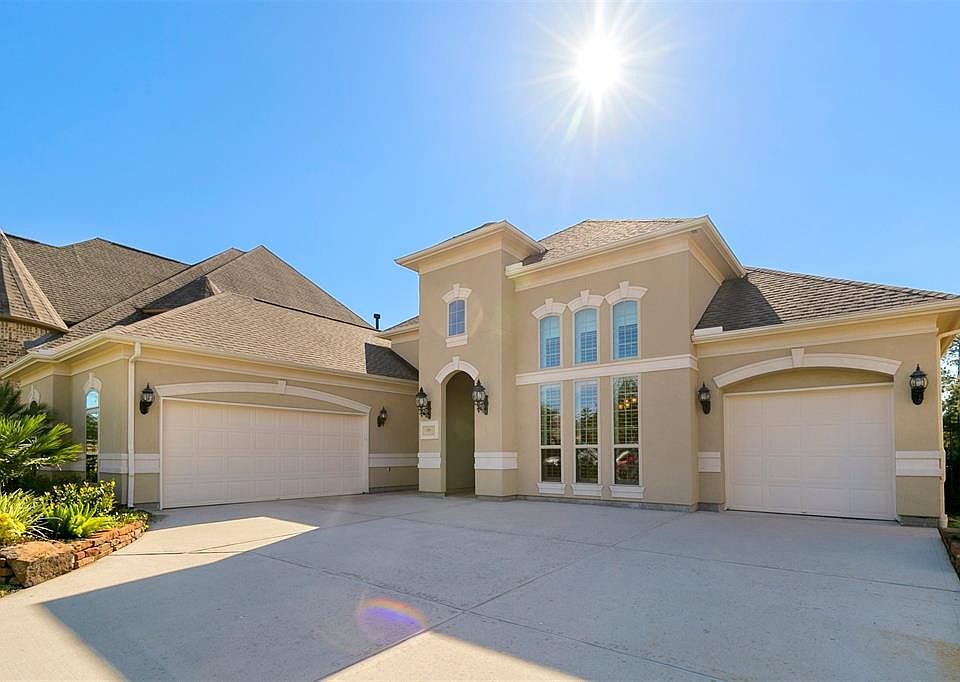 1st image of 3038 S Cotswold Manor Dr