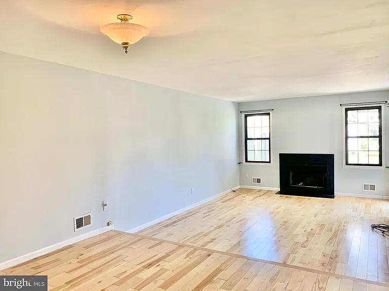 305 Marten Rd — Photo 5