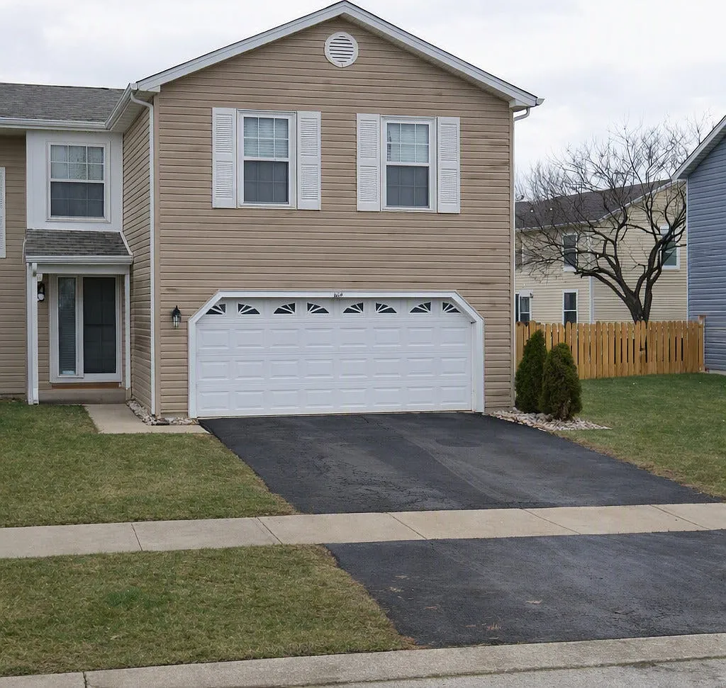3 bed, 1969 sqft, $3,250 — Photo 1