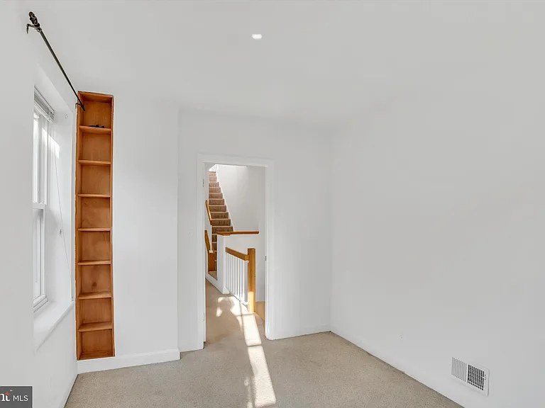 805 S Charles St — Photo 16