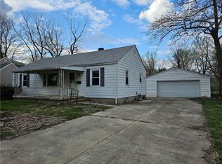 2042 W Leafland Ave, Decatur, IL 62522