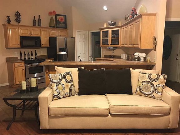 4th image of 406 McCoy Ct