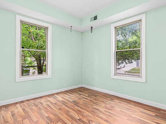 5th image of 2827 Bryant Ave N Unit 2