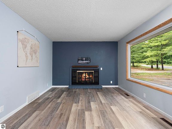 3rd image of 6132 N Reynolds Rd