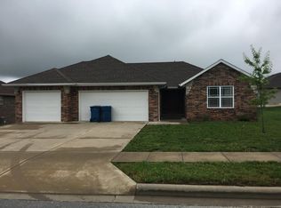 871 E Sparrow Rd, Nixa, MO 65714