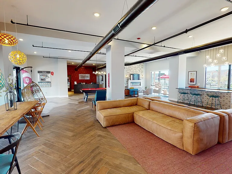 The-Quarters-Bloomington-Clubhouse-Lounge-2