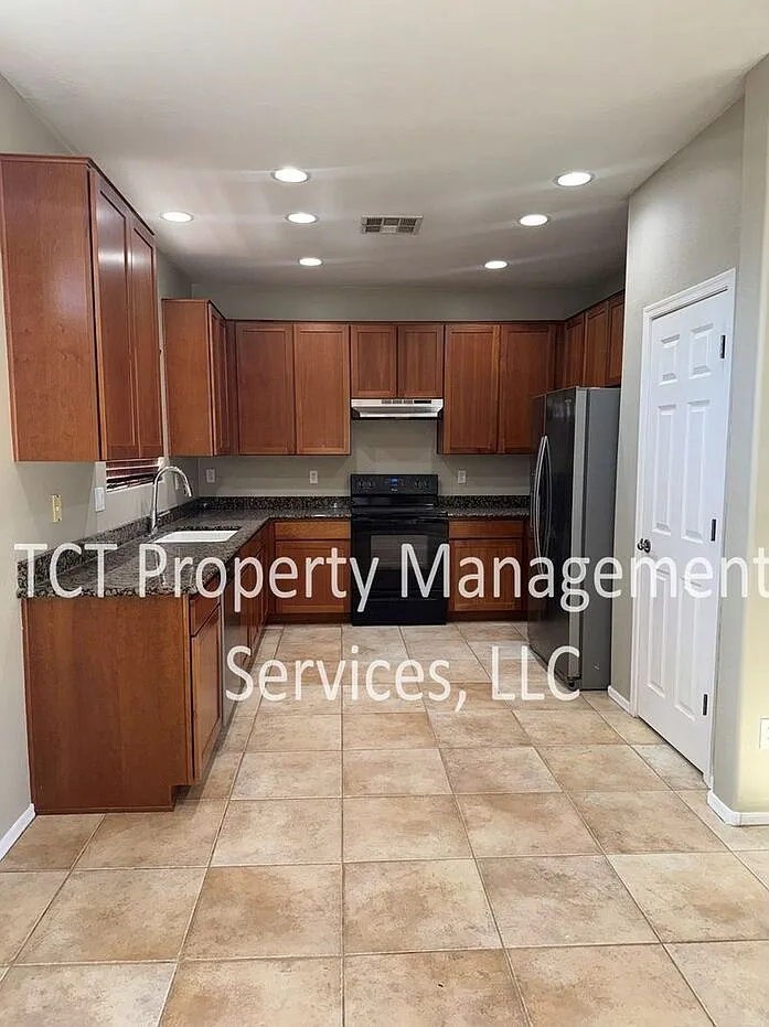 3 bed, 2.0 bath, 1754 sqft, $1,995 — Photo 3