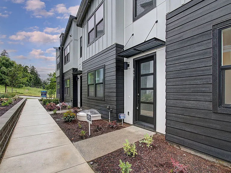 6487 NW Olympic Ln #27 — Photo 6