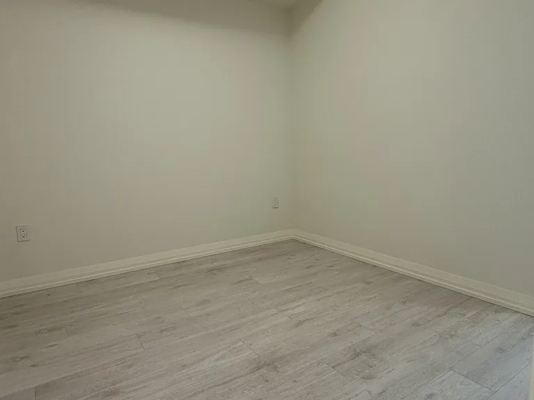 27 Korda Gate #202 — Photo 12