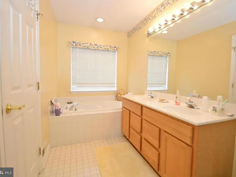 25547 Gwynneth Sq — Photo 9