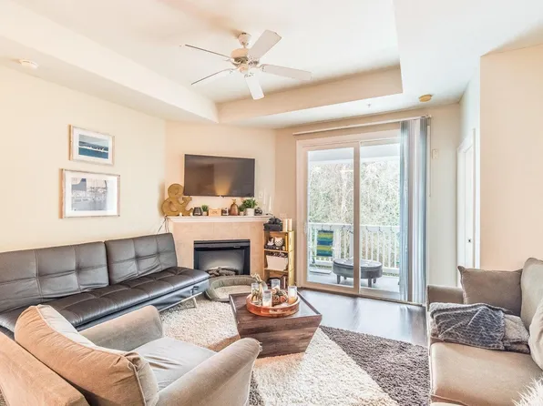 60 Fenwick Hall Aly APT 933, Johns Island, SC 29455