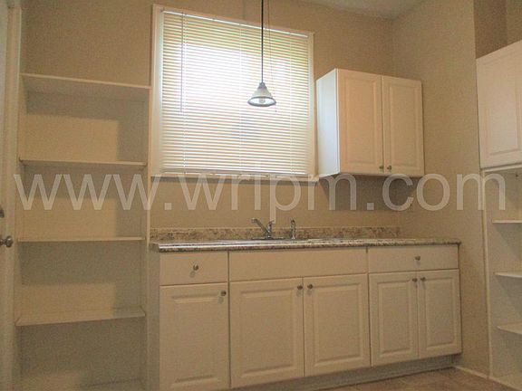5th image of 910 N Grandview Ave