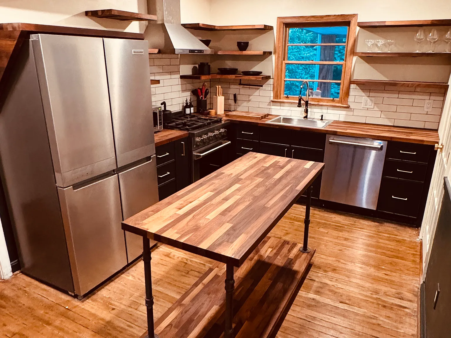 3 bed, 1466 sqft, $3,750 — Photo 3