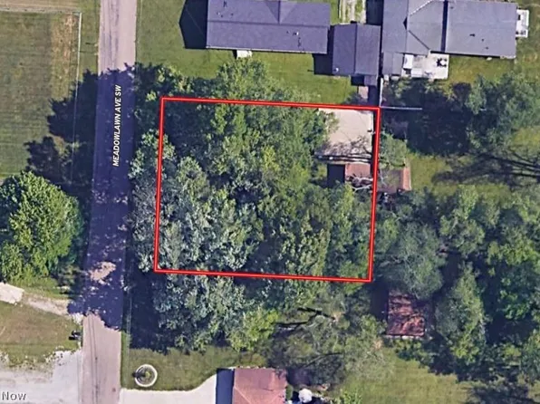 Meadowlawn Ave SW, Massillon, OH 44646