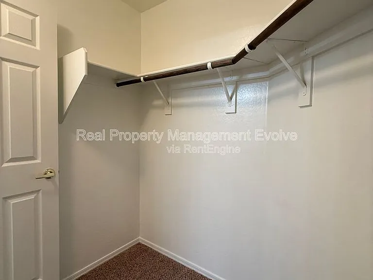 914 E Christine Pl — Photo 22