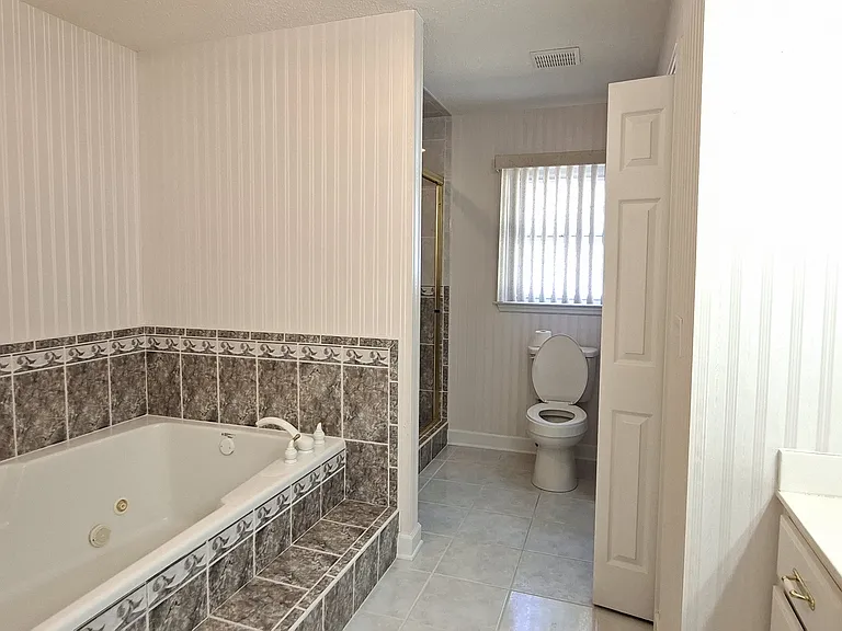 424 Lagrange Rd — Photo 12