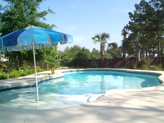 Pool -- tanning shelf -- salt water!