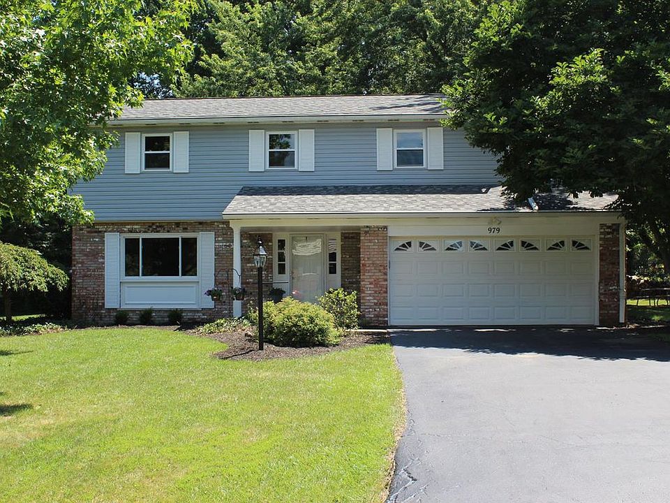 1st image of 979 Burgoyne Dr