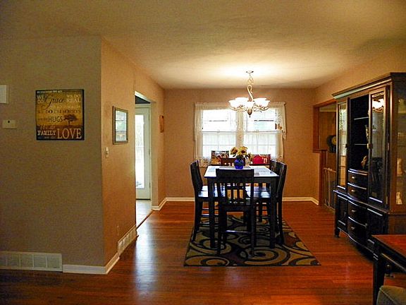 5th image of 810 Twin Lakes Dr