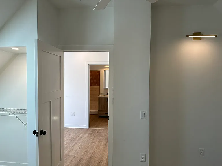 152 Winifred St W #2 — Photo 10