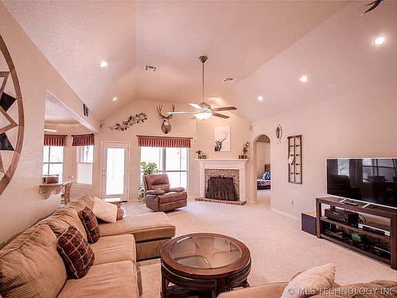 5th image of 12414 Longhorn Ave