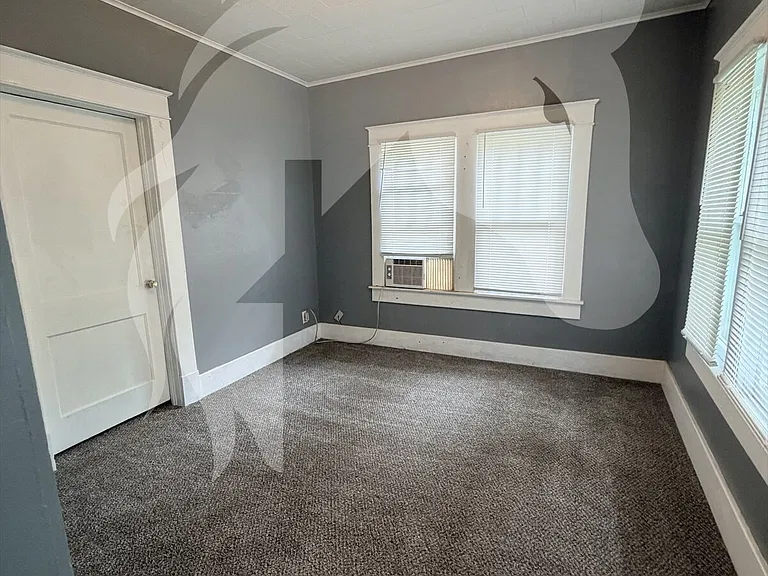 1123 Holly St — Photo 3