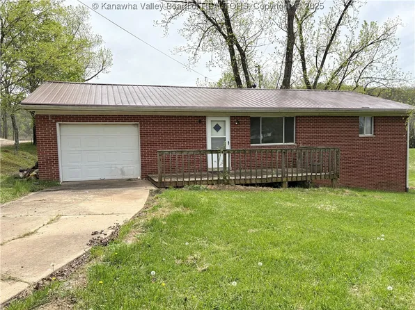 48 Dixie Dr, Sandyville, WV 25275