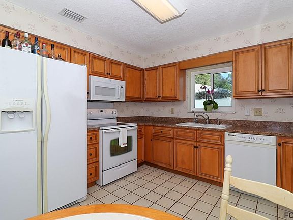 4th image of 70 Berkshire Ln