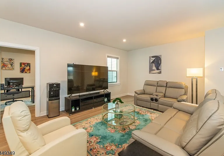 24 Willow Ln — Photo 5