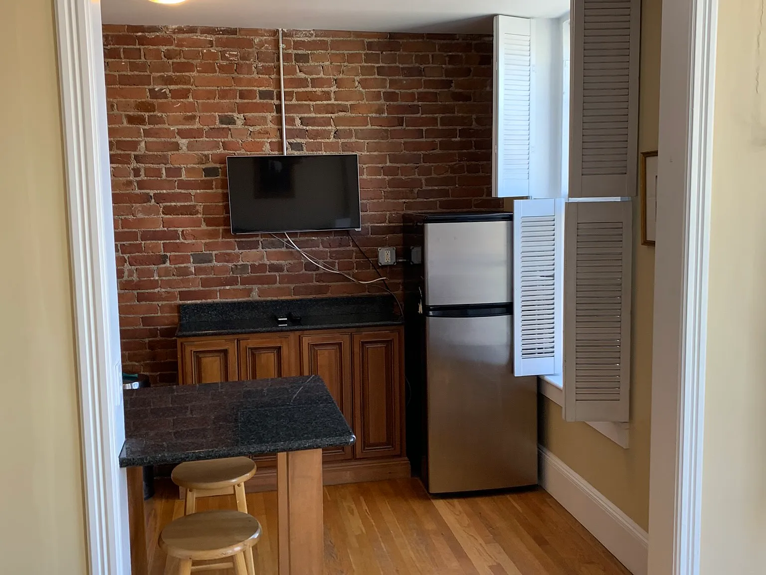 Studio, 300 sqft, $2,450 — Photo 3