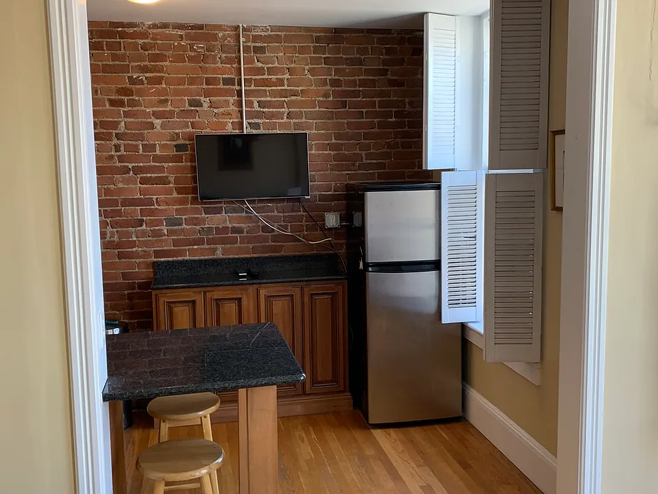 48 Hereford St #5