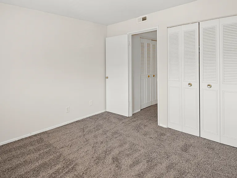 Iroquois Green — Photo 30