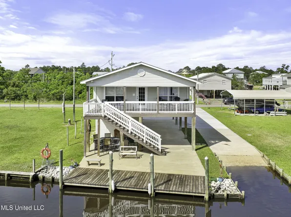 11026 Iowa St, Bay Saint Louis, MS 39520