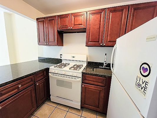 4th image of 617 9th Ave #X