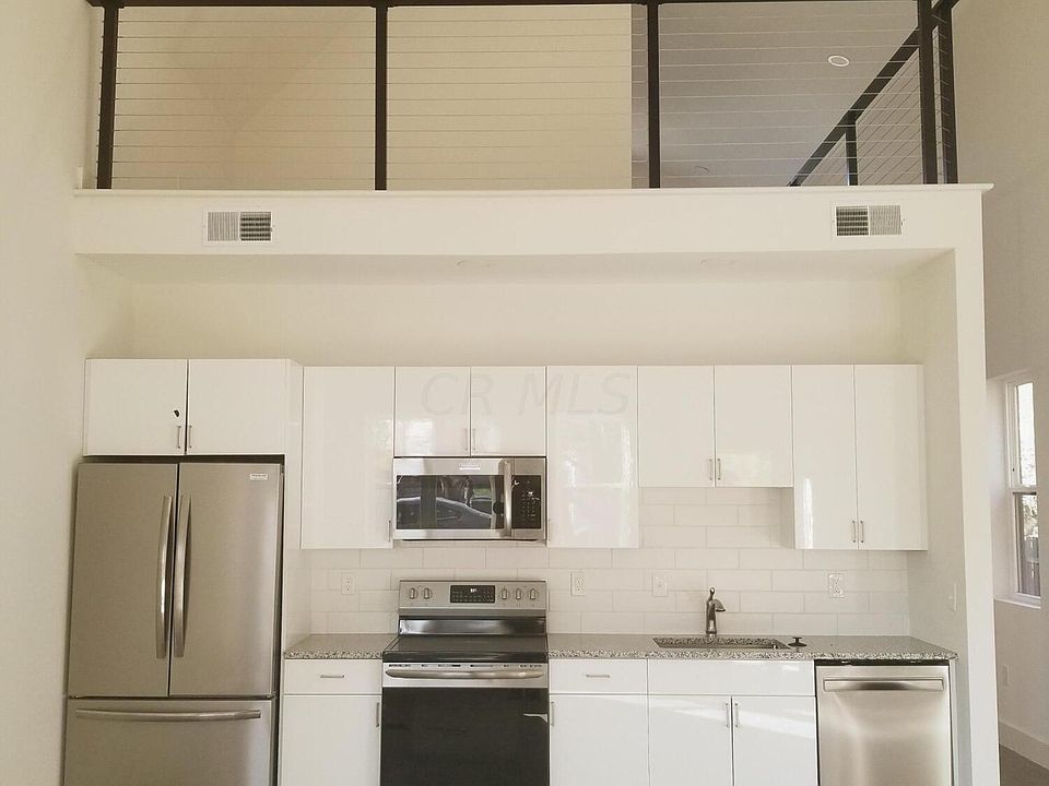 2nd image of 515 Pierce Ave