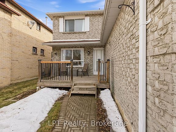 3rd image of 152 Ravenscroft Rd