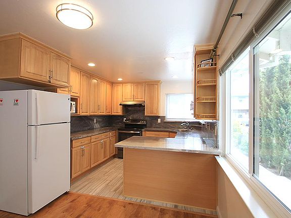 5th image of 559 & 561 Hazel Dell Way