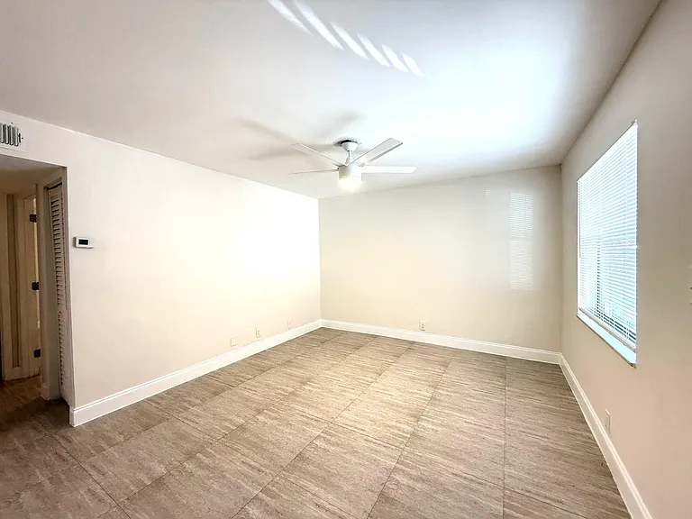 607 NE 29th Dr #22 — Photo 5