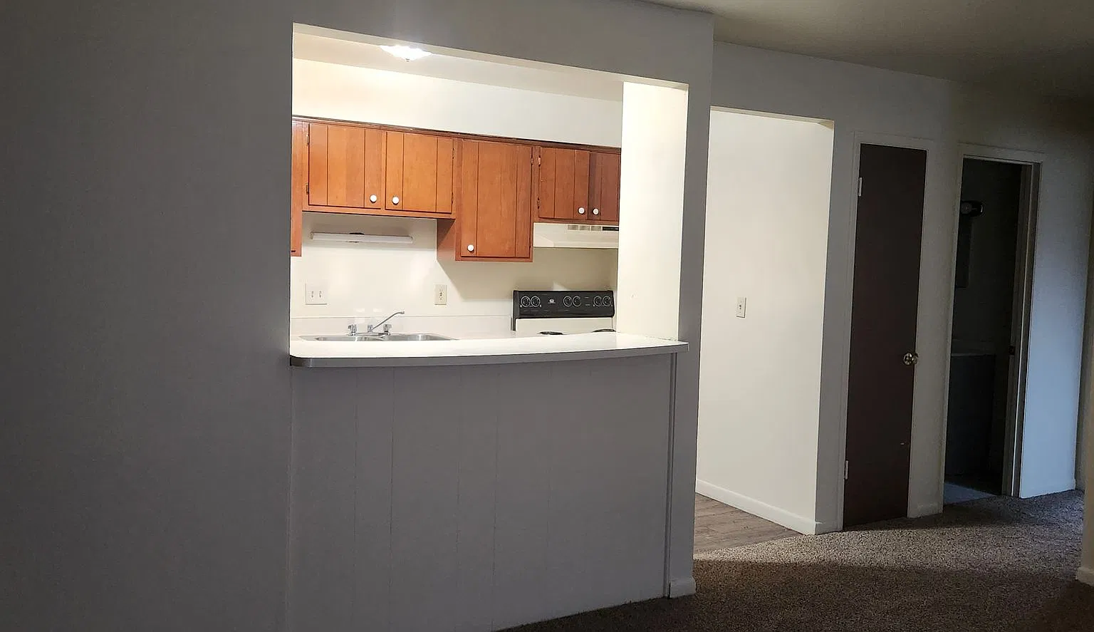 892 Mohawk Trail Apartments — Photo 3