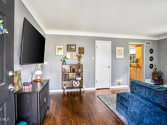 5th image of 5836 Balfour Rd