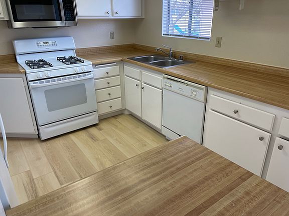 4th image of 1733 De Marietta Ave APT 4