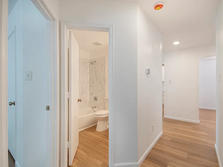 1618 Pin Oak Trl — Photo 17