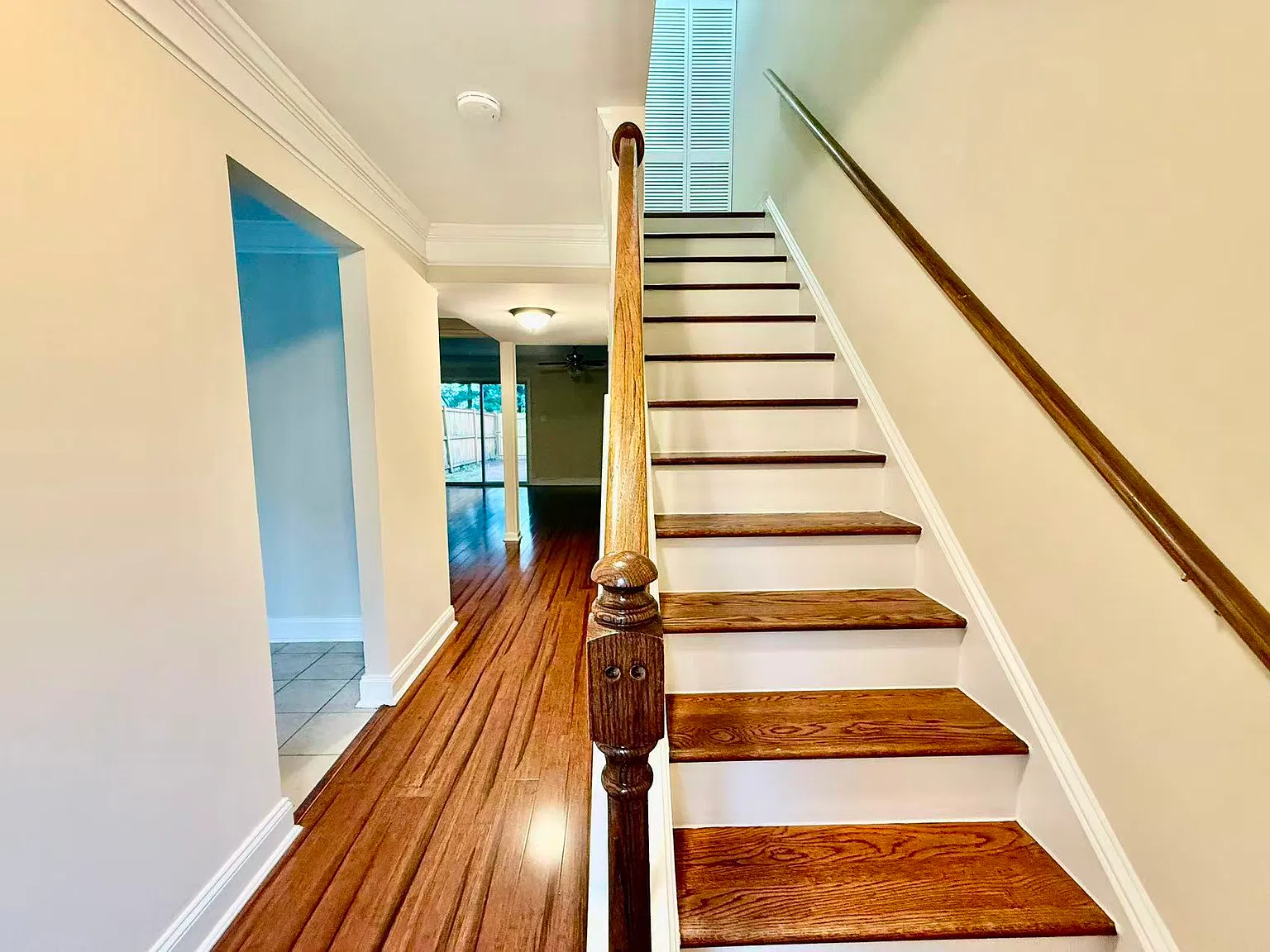 3 bed, 1249 sqft, $2,399 — Photo 2